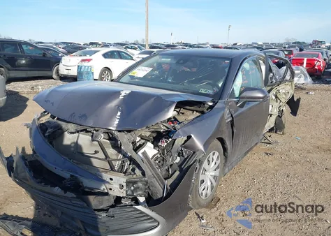 2021 Toyota Camry Le Hybrid z USA, uszkodzony, nr VIN 4T1C31AK9MU567652